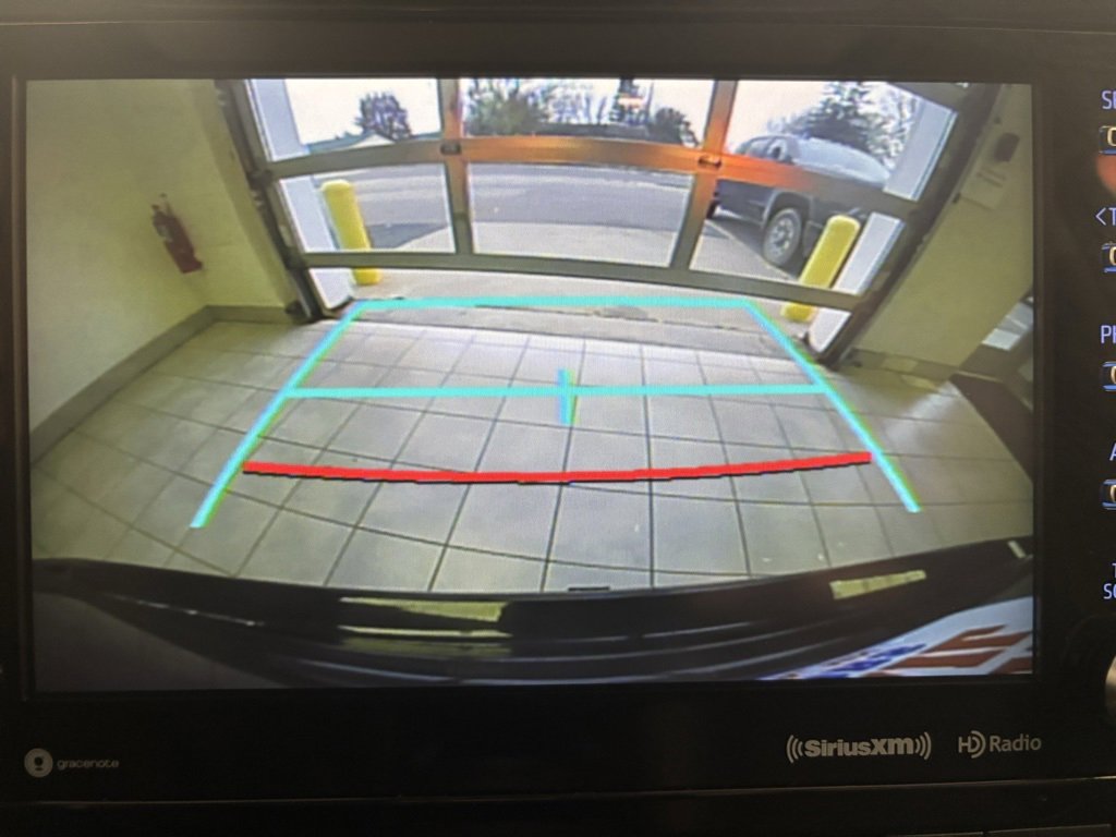 Used 2021 Toyota Highlander XLE image 6