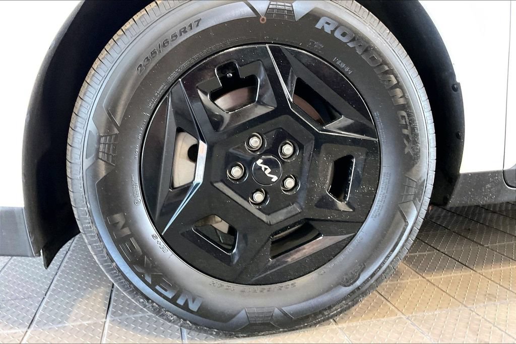 Used 2026 Kia Carnival FWD image 32