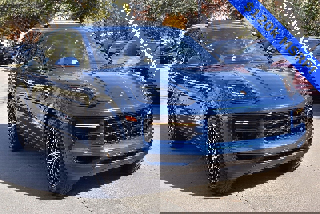 Used 2025 Porsche Cayenne image 4