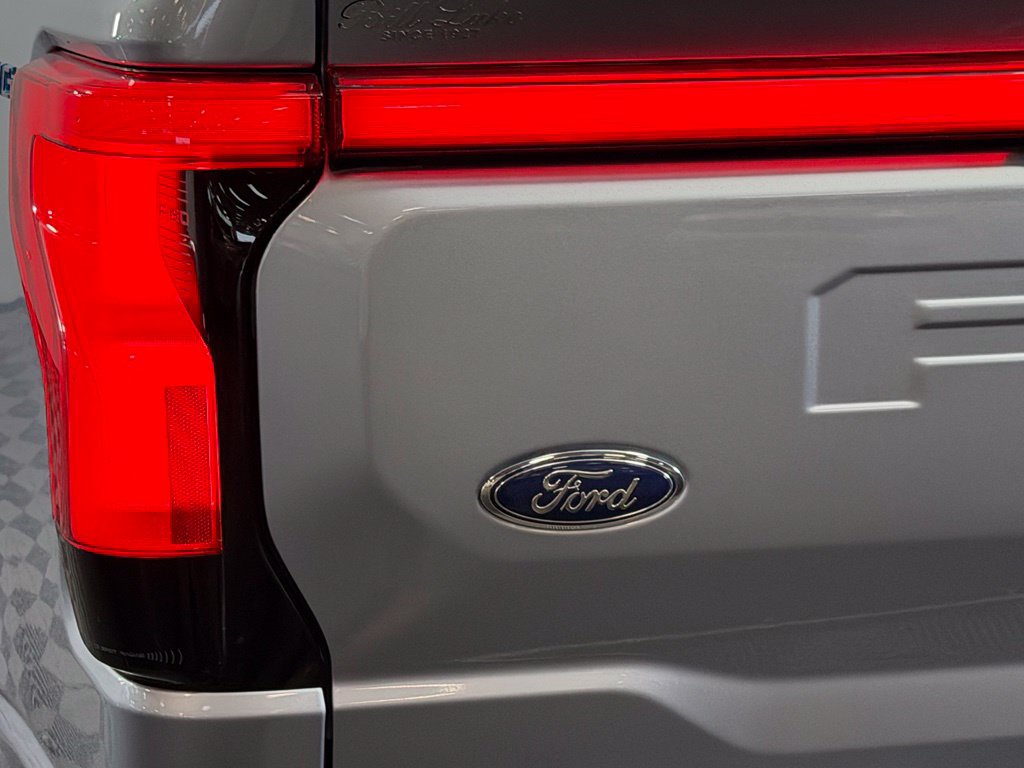 Used 2022 Ford F150 Lightning Lariat AWD/4WD image 12