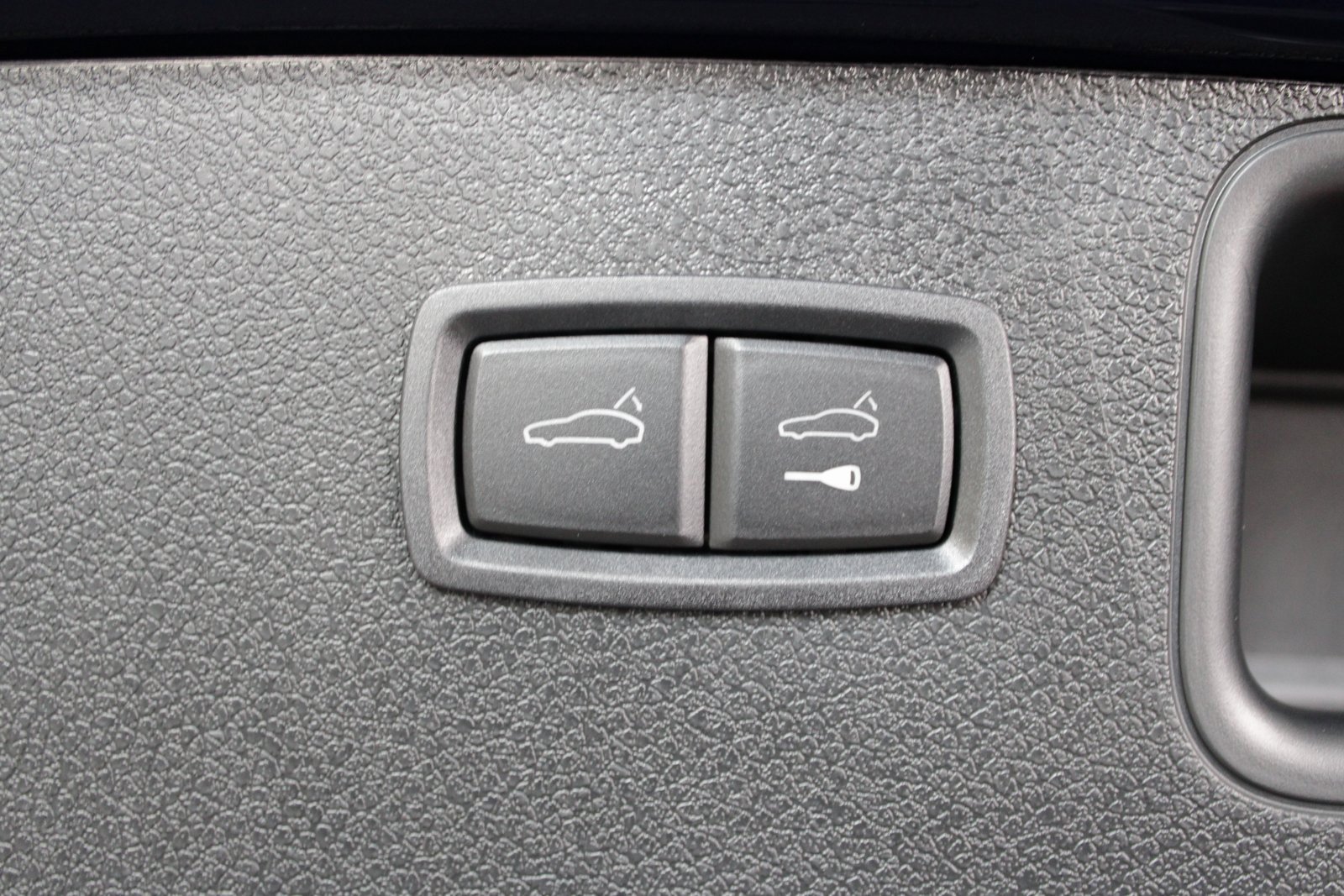 New 2026 Porsche Macan image 18