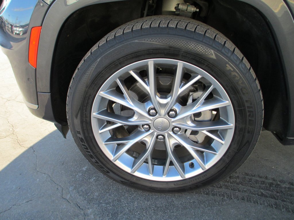 Used 2024 Jeep Grand Cherokee L Summit image 13