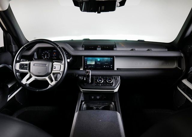 Used 2020 Land Rover Defender 110 SE image 4