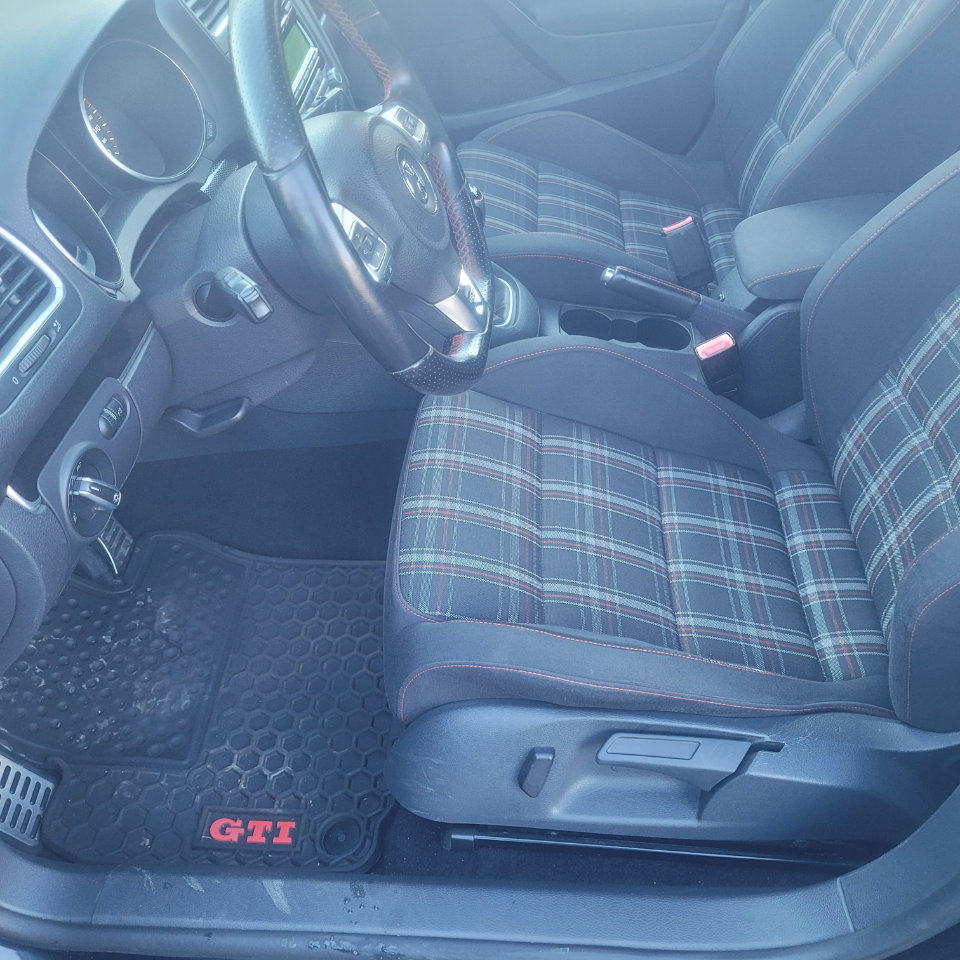 Used 2013 Volkswagen Golf 4-Door image 11