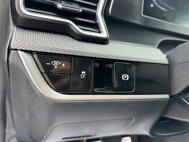 Used 2025 Kia Sportage LX FWD image 30