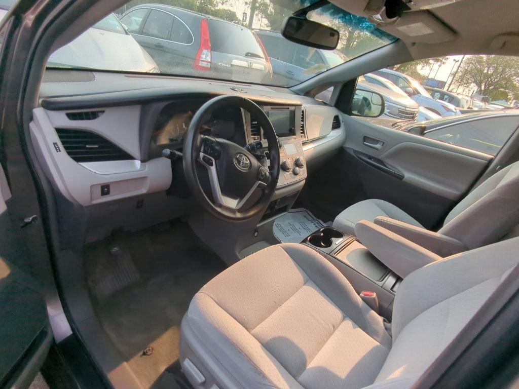 Used 2016 Toyota Sienna LE AWD/4WD image 7