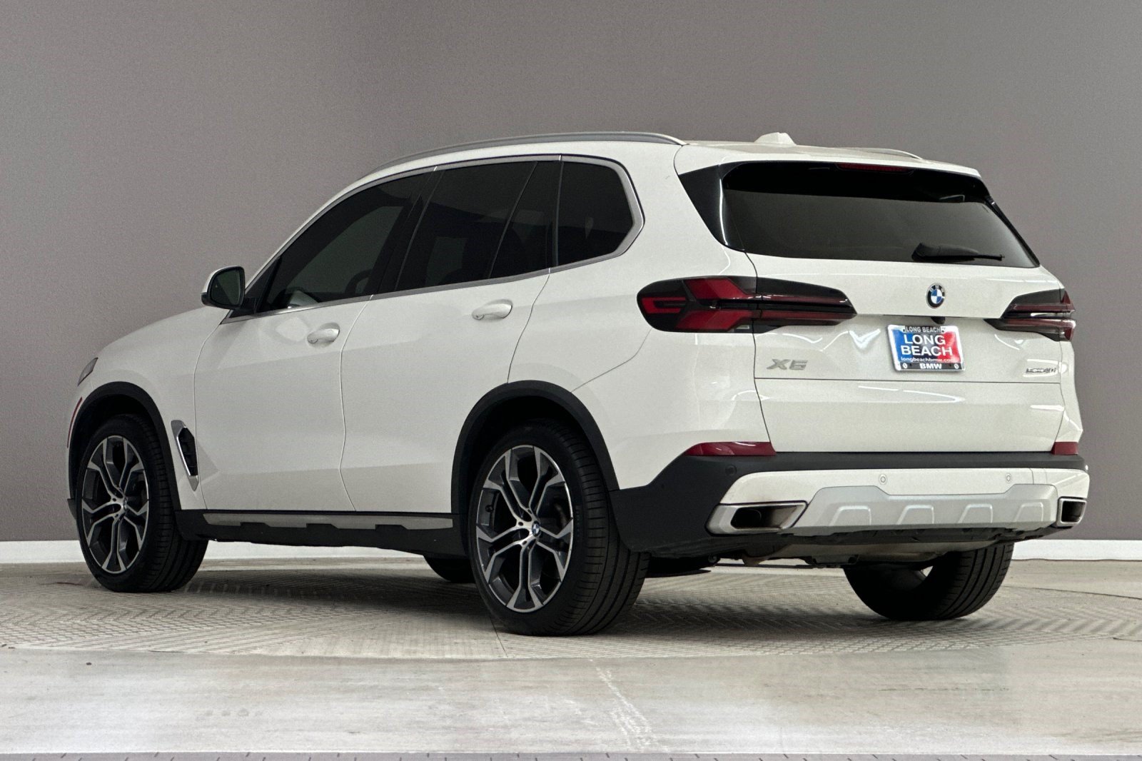 Certified 2024 BMW X5 sDrive40i w/ Parking Assistance Package RWD image 3