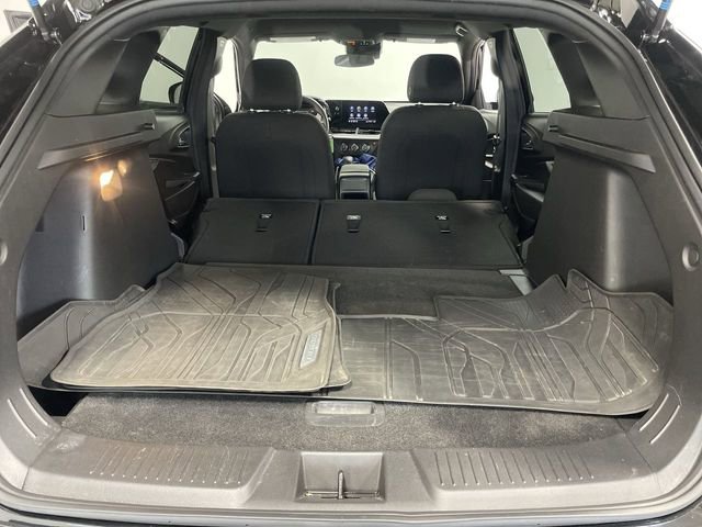 Used 2024 Chevrolet Trax RS FWD image 25