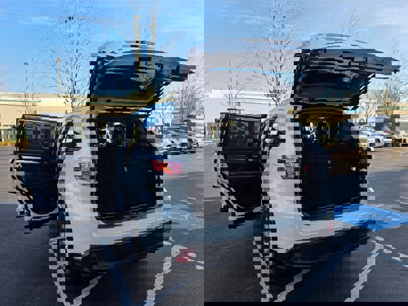 Used 2014 Toyota Highlander XLE image 27