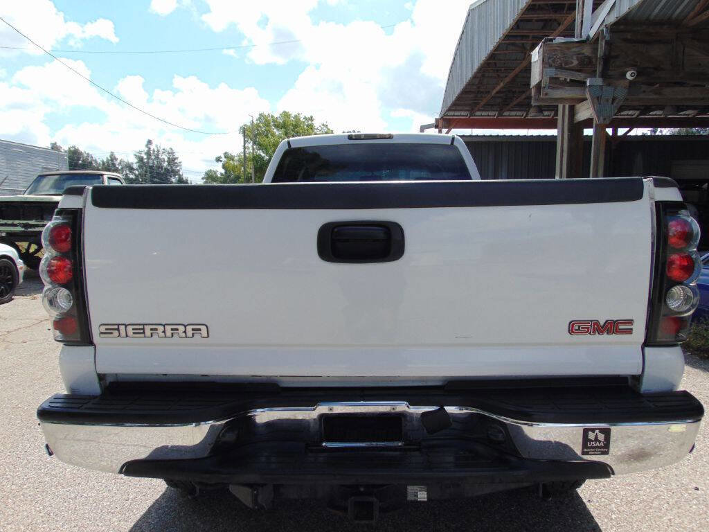 Used 2004 GMC Sierra 2500 SLT w/ Heavy-Duty Power Package AWD/4WD image 10