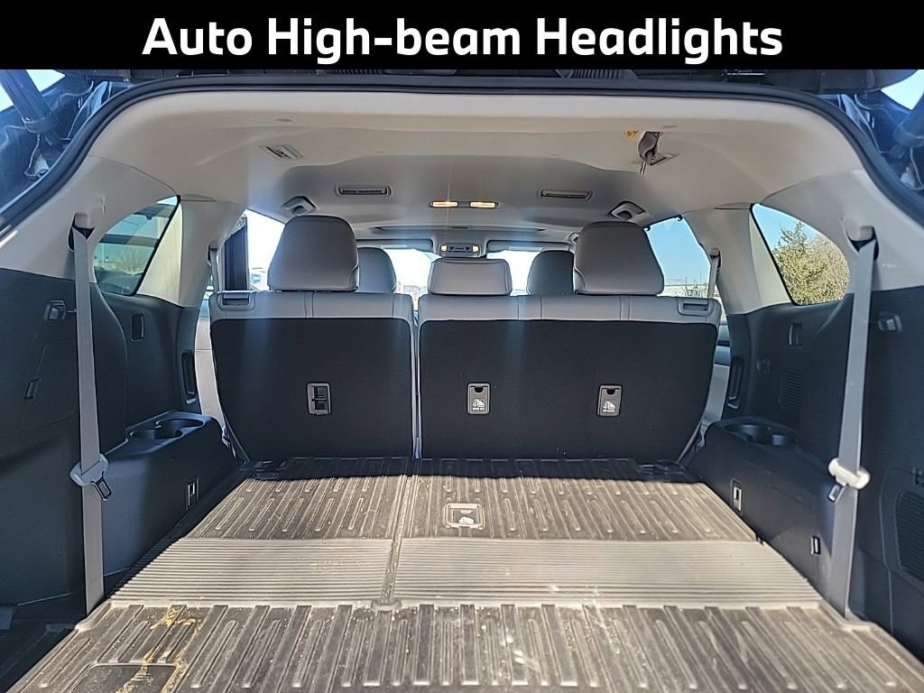 Used 2021 Toyota Highlander XLE image 12