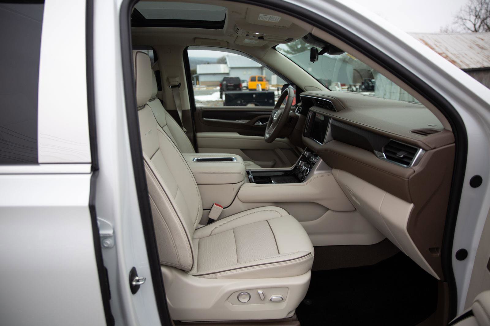 Certified 2024 GMC Yukon Denali w/ Denali Reserve Package image 29