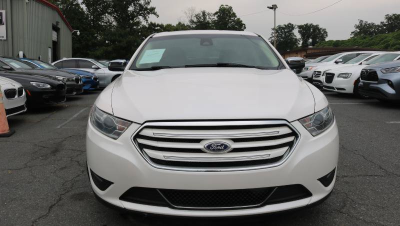 Used 2019 Ford Taurus Limited FWD image 2