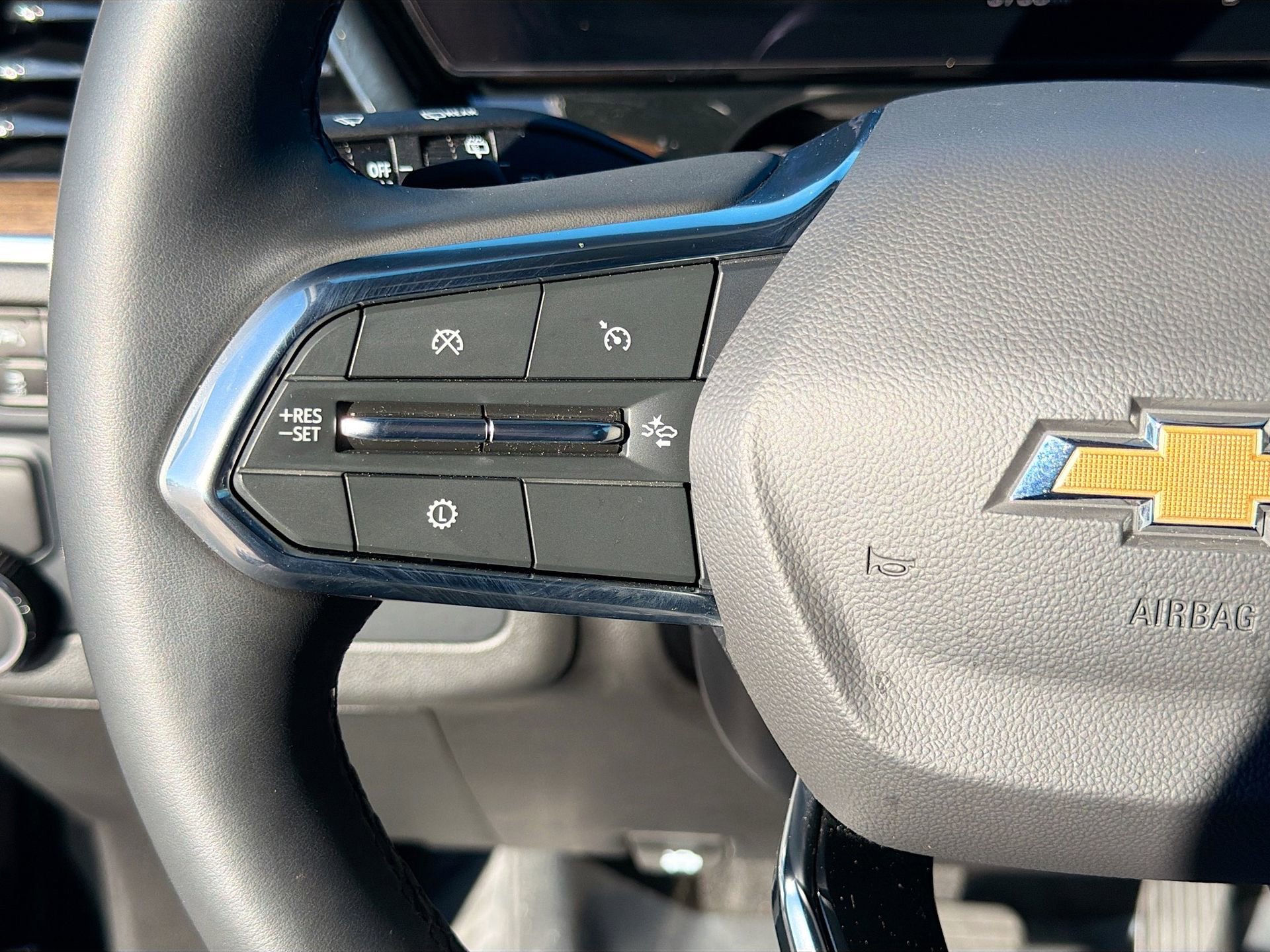 Used 2025 Chevrolet Suburban High Country image 38