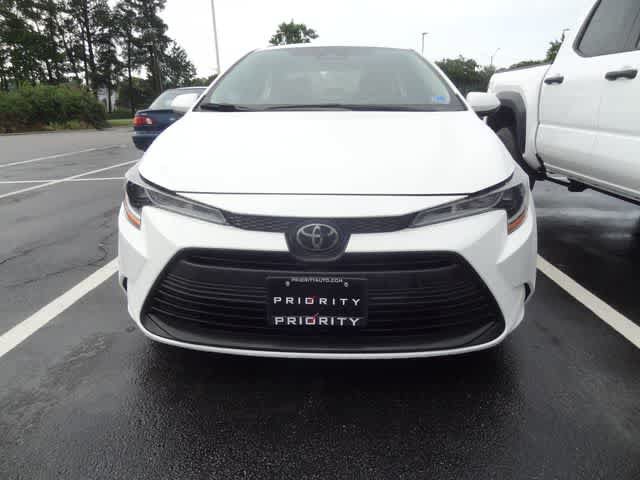 Used 2023 Toyota Corolla LE FWD image 2