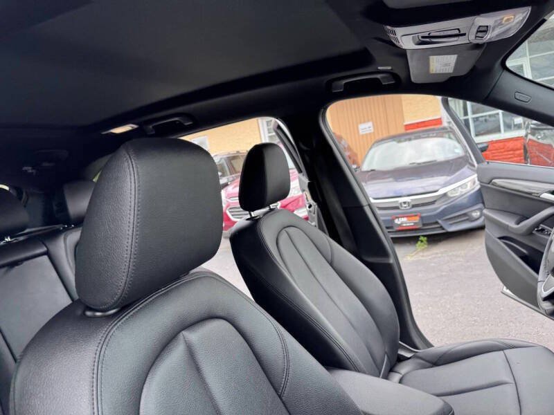 Used 2019 BMW X1 xDrive28i w/ Convenience Package AWD/4WD image 15
