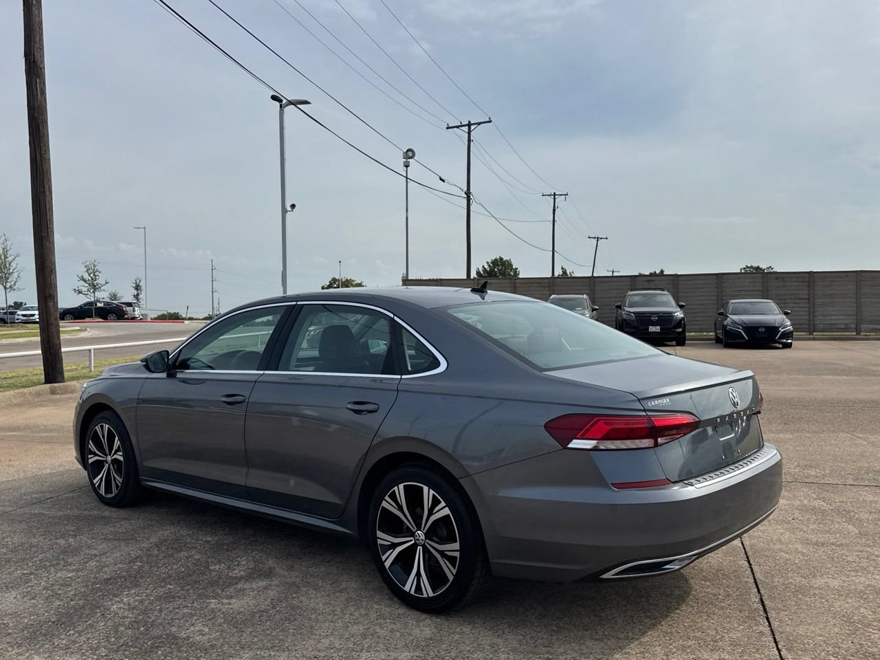 Used 2022 Volkswagen Passat 2.0T SE FWD image 12