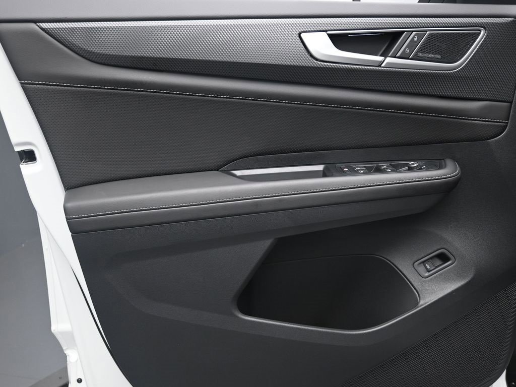 New 2025 Volkswagen Atlas Cross Sport SEL Premium R-Line image 19