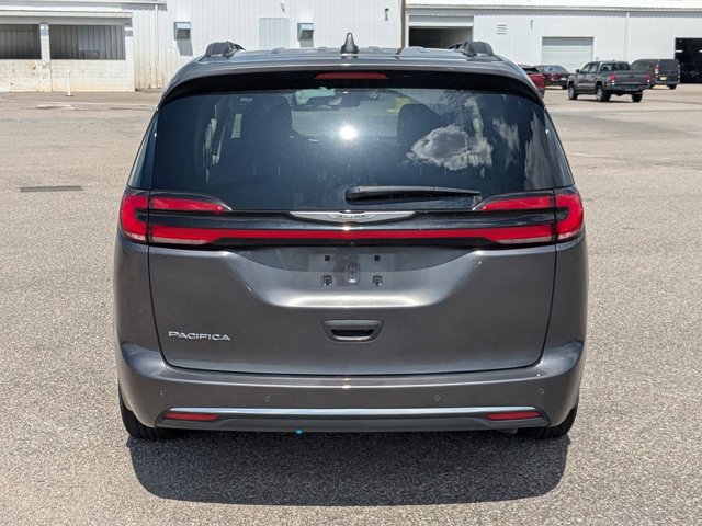 Used 2022 Chrysler Pacifica Touring-L FWD image 6