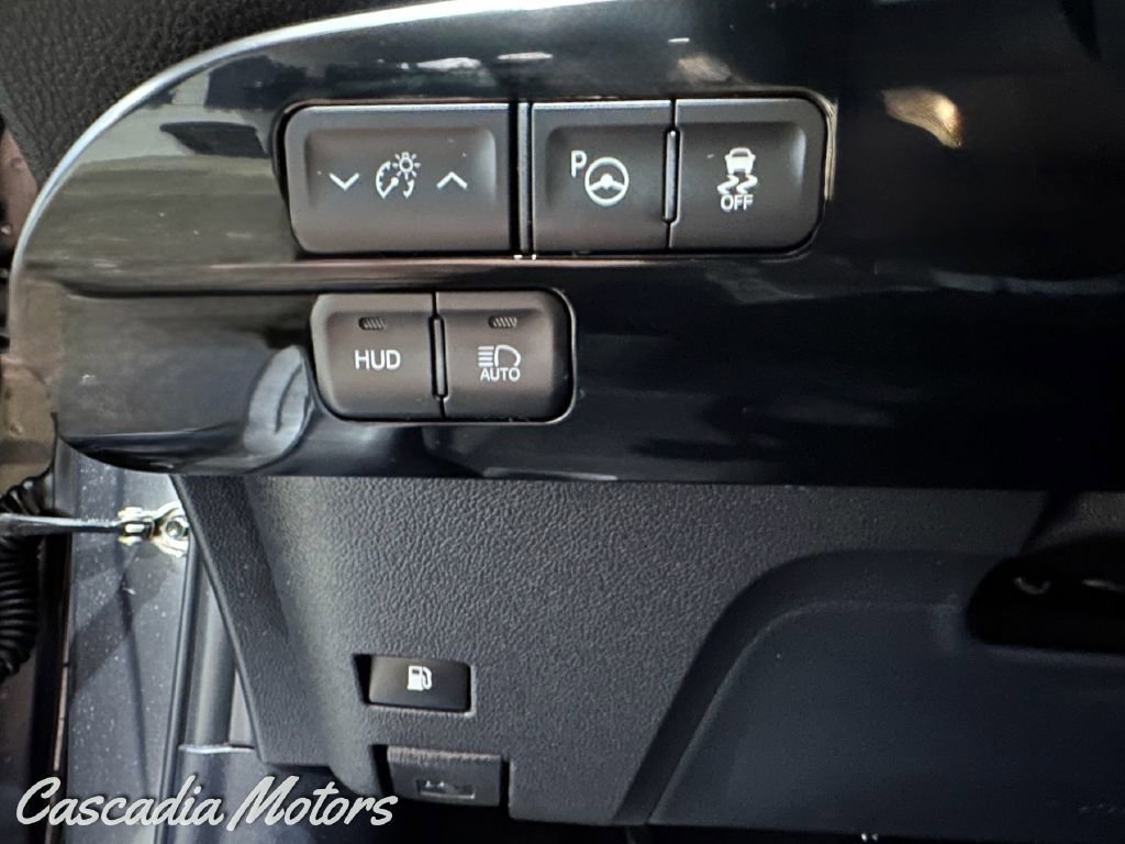 Used 2018 Toyota Prius Four w/ Advanced Technology Package FWD image 38