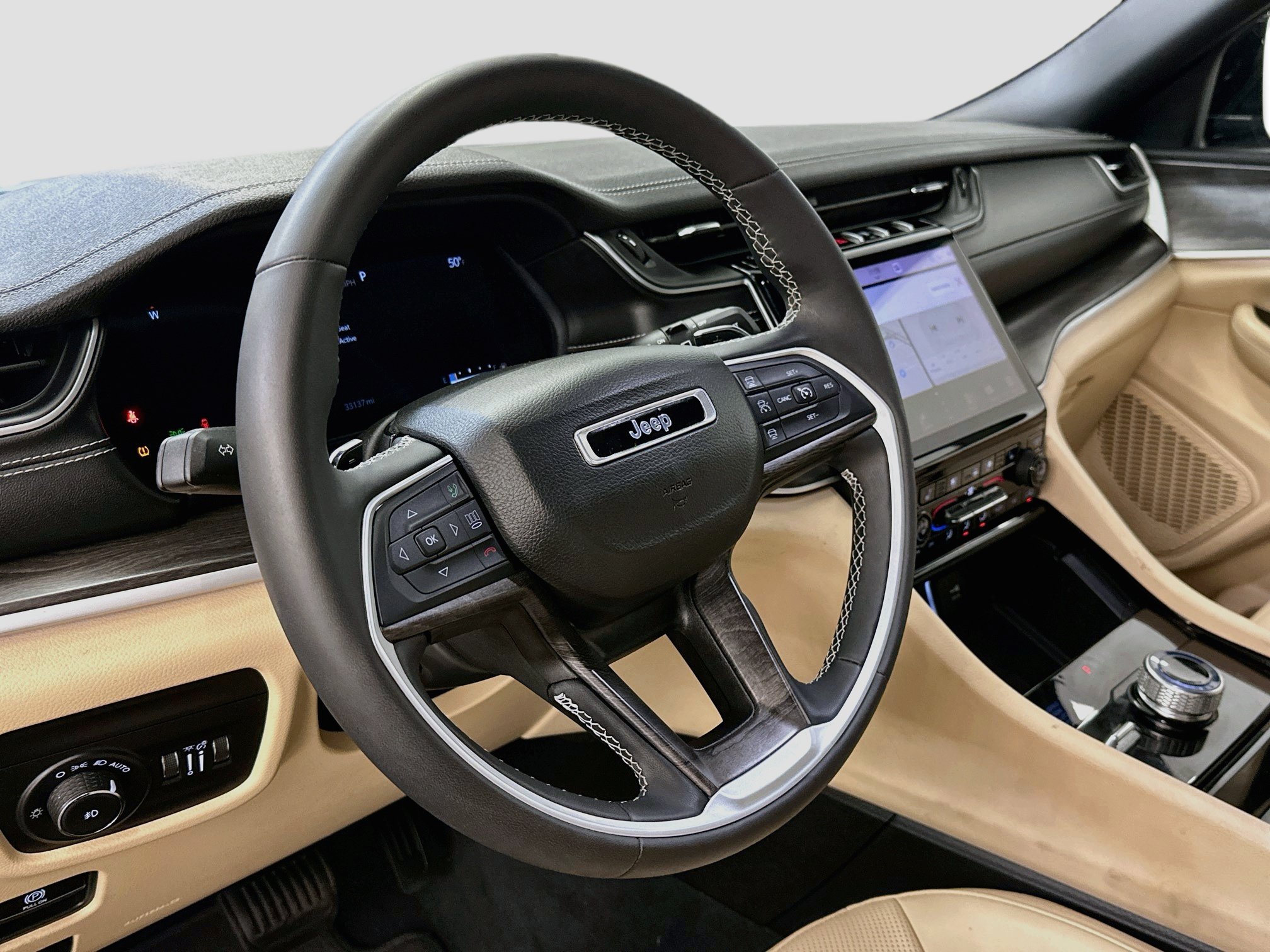 Used 2023 Jeep Grand Cherokee Limited w/ Luxury Tech Group II AWD/4WD image 18