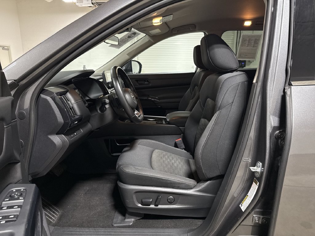 Used 2024 Nissan Pathfinder SV AWD/4WD image 19