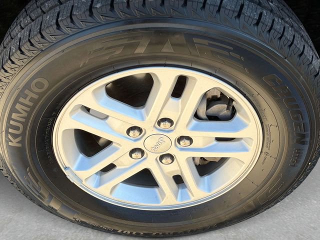 Used 2023 Jeep Grand Cherokee Laredo w/ Luxury Tech Group I AWD/4WD image 11