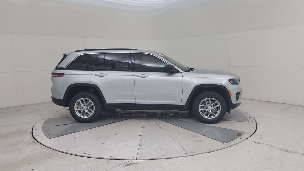 New 2025 Jeep Grand Cherokee Laredo X w/ Luxury Tech Group I image 17