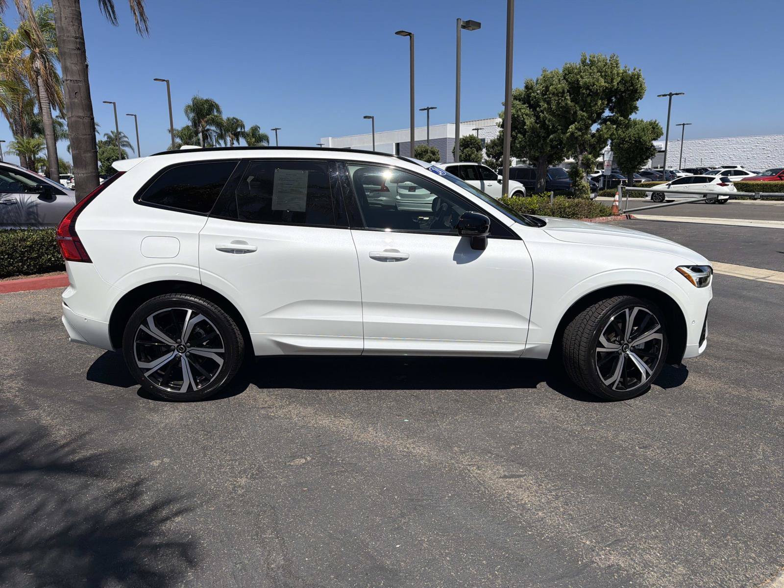 Certified 2024 Volvo XC60 B5 Ultimate w/ Protection Package Premier AWD/4WD image 4