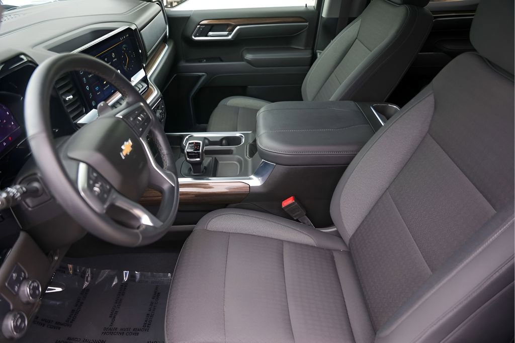 Used 2025 Chevrolet Silverado 1500 LT RWD image 14