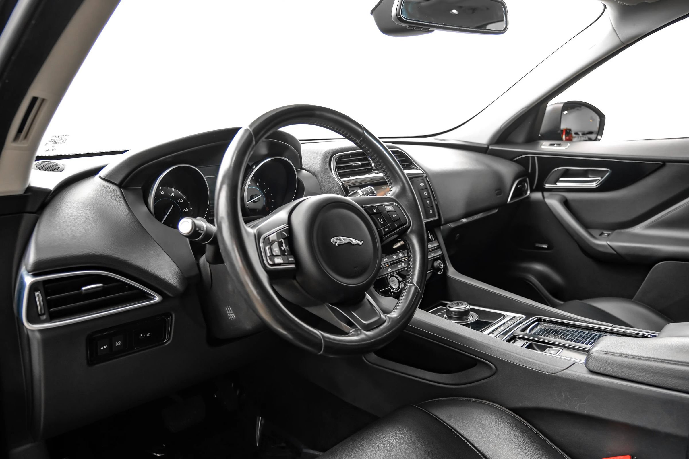 Used 2018 Jaguar F-PACE Premium AWD/4WD image 10