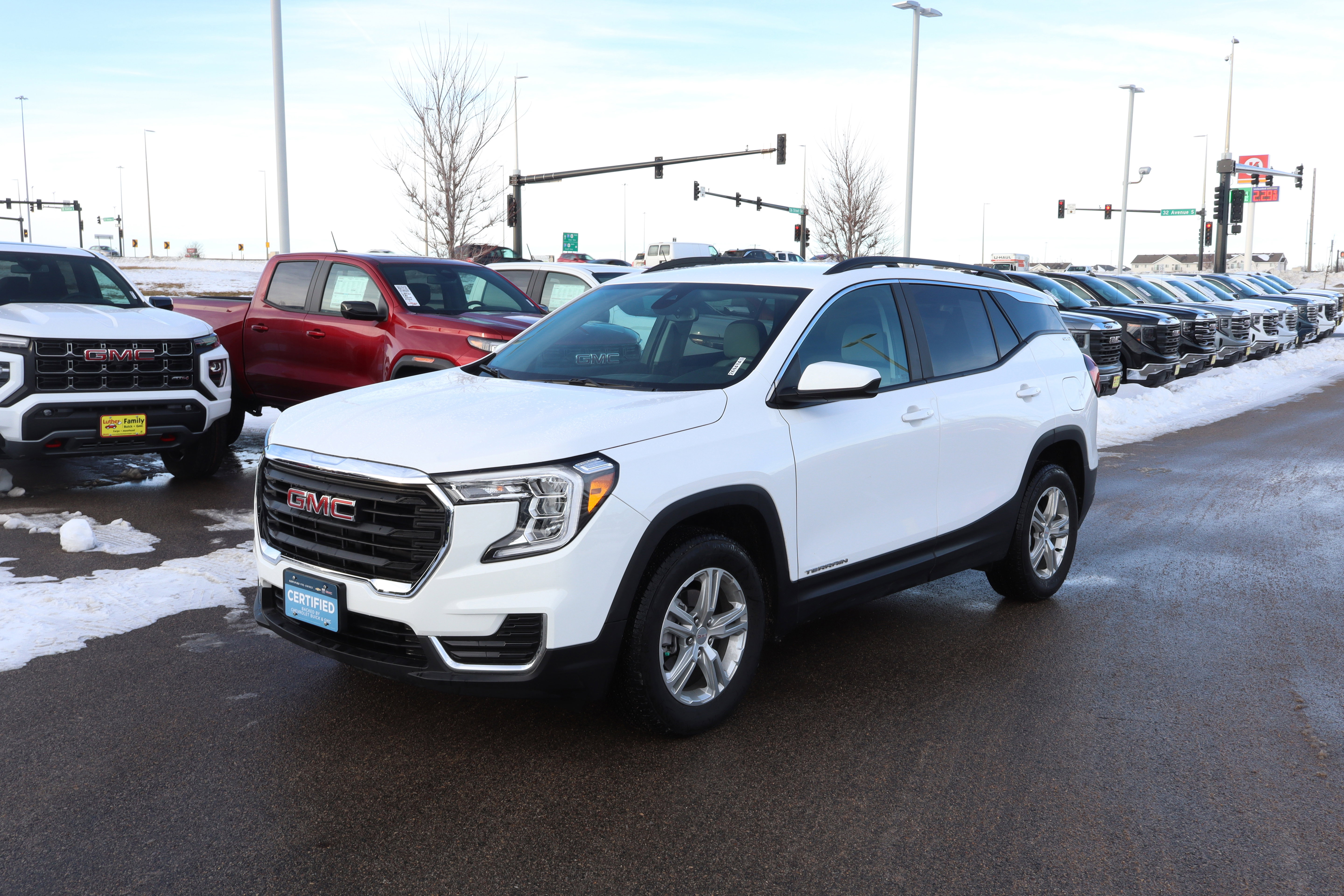 Certified 2024 GMC Terrain SLE w/ Driver Convenience Package image 3