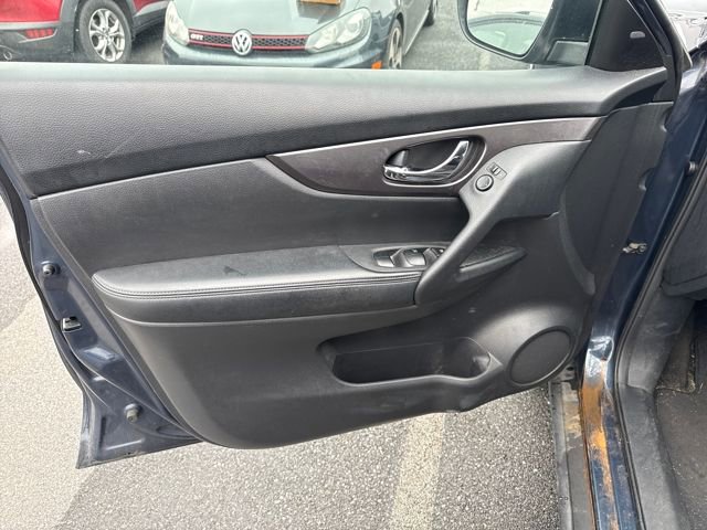 Used 2016 Nissan Rogue SV w/ SV Premium Package image 19