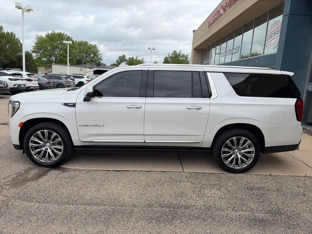 Used 2021 GMC Yukon XL Denali w/ Denali Ultimate Package AWD/4WD image 5
