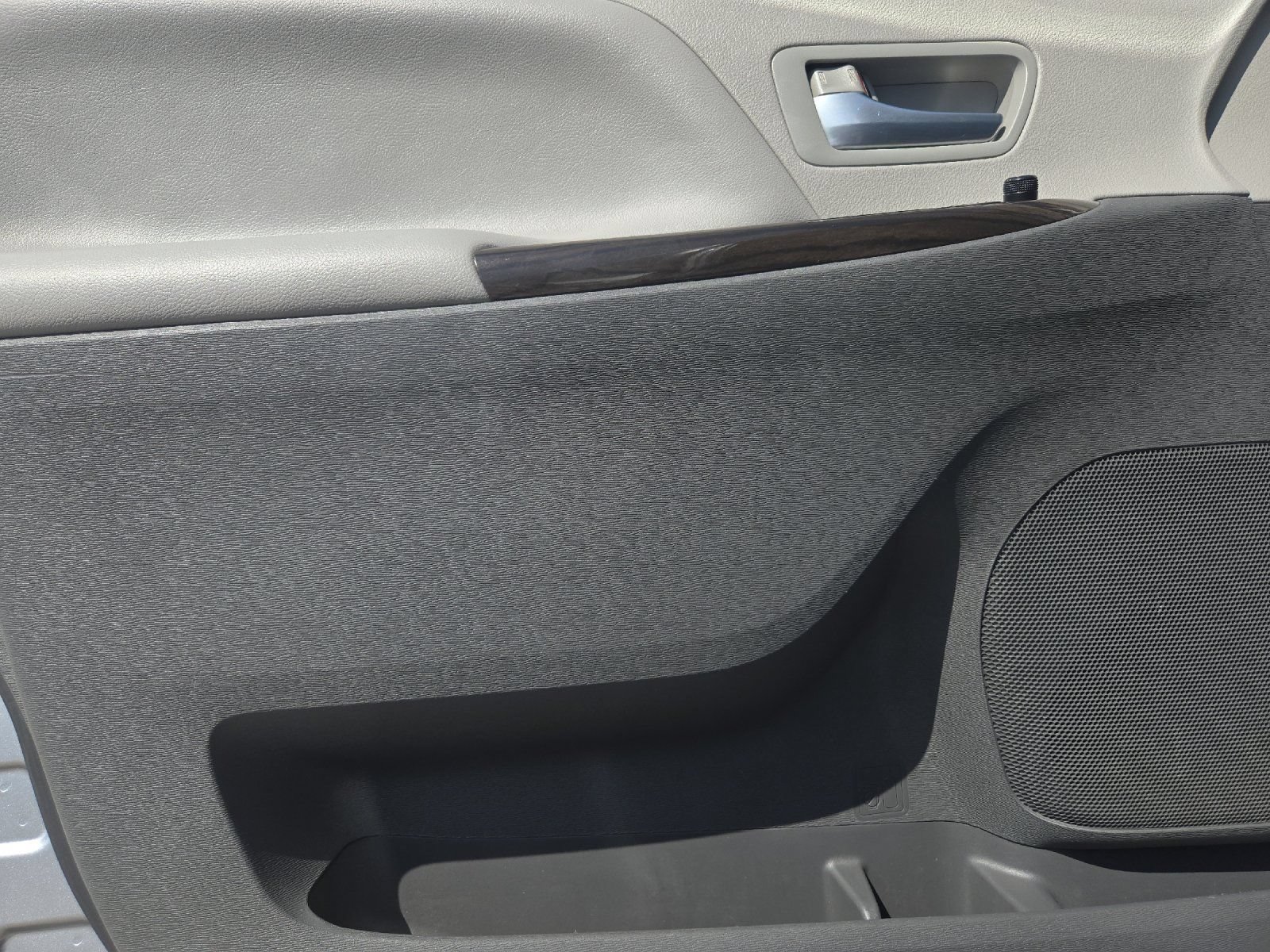 Used 2018 Toyota Sienna XLE FWD image 10