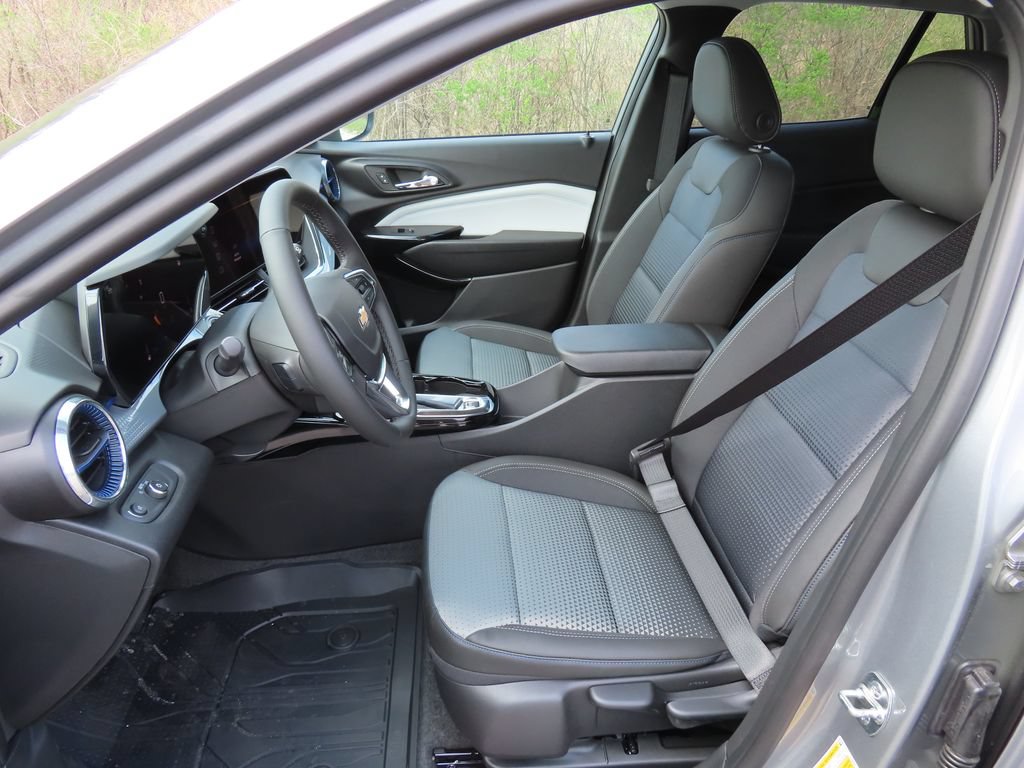 New 2026 Chevrolet Trax LT w/ Driver Confidence Package FWD image 19