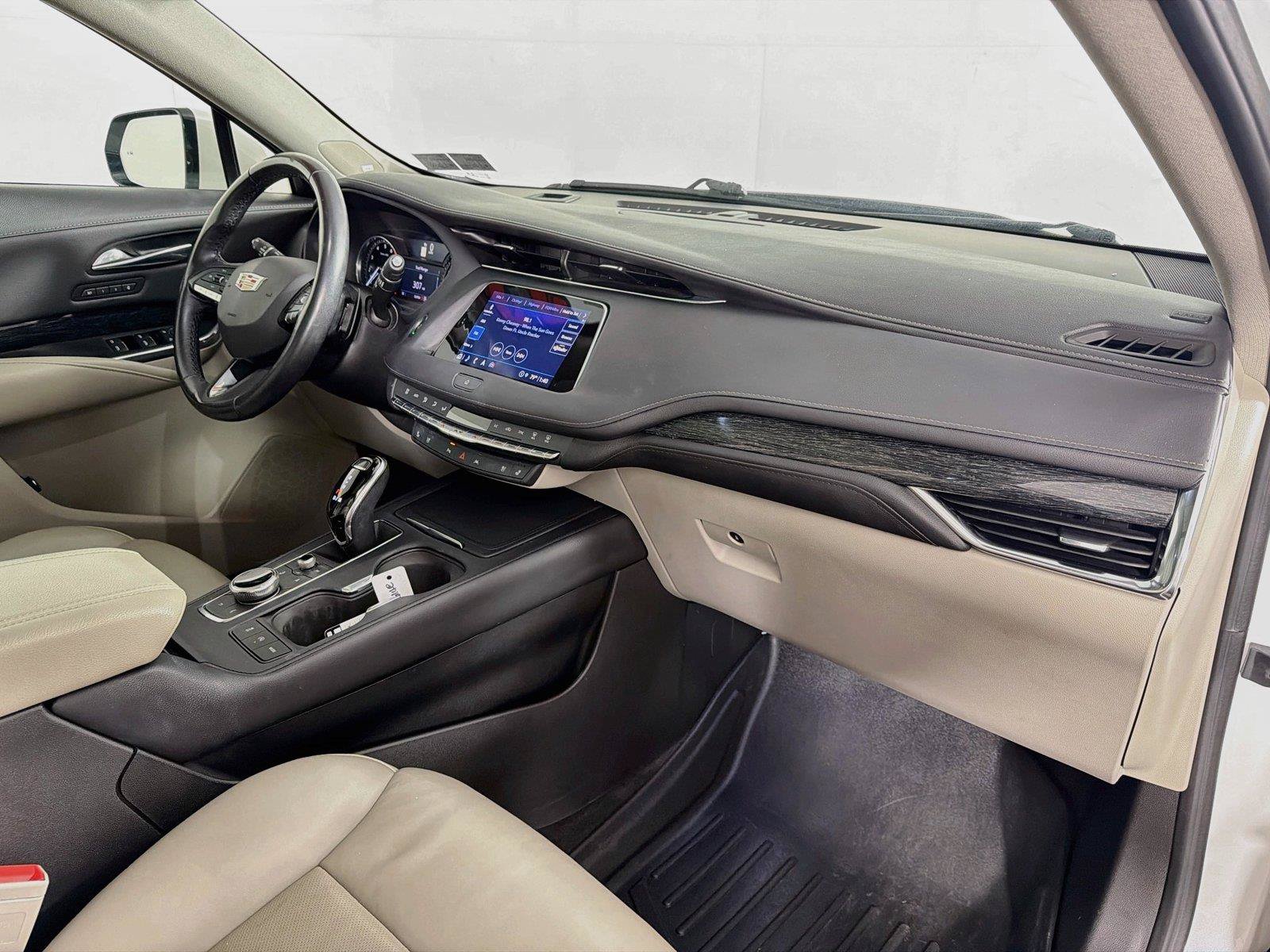 Used 2022 Cadillac XT4 Premium Luxury w/ Driver Assist Package AWD/4WD image 31
