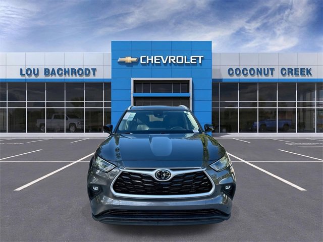 Used 2022 Toyota Highlander XLE image 3