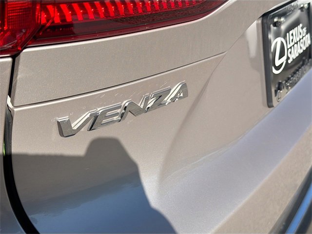 Used 2022 Toyota Venza XLE image 11