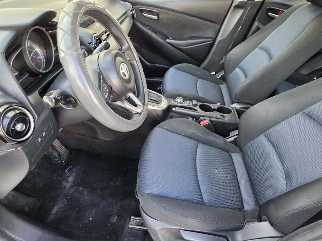 Used 2020 Toyota Yaris LE image 6