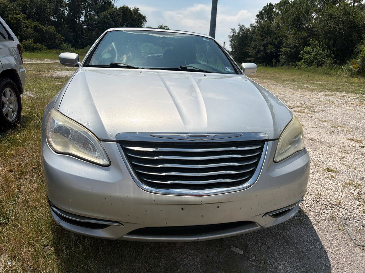 Used 2011 Chrysler 200 Touring FWD image 2