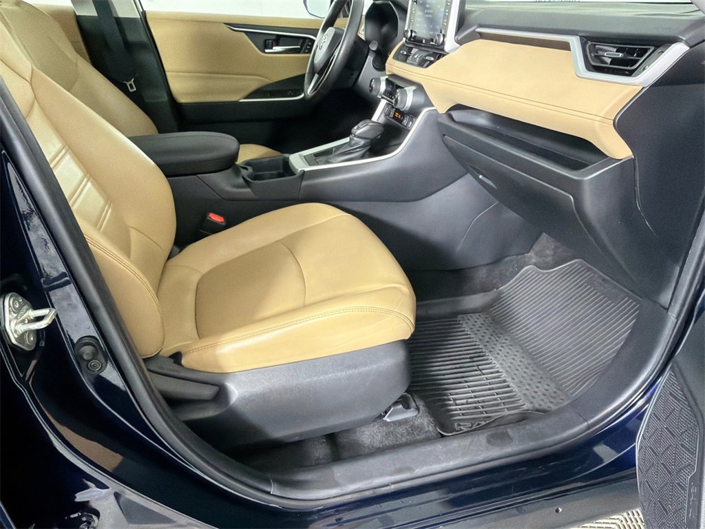 Used 2020 Toyota RAV4 XLE Premium image 14