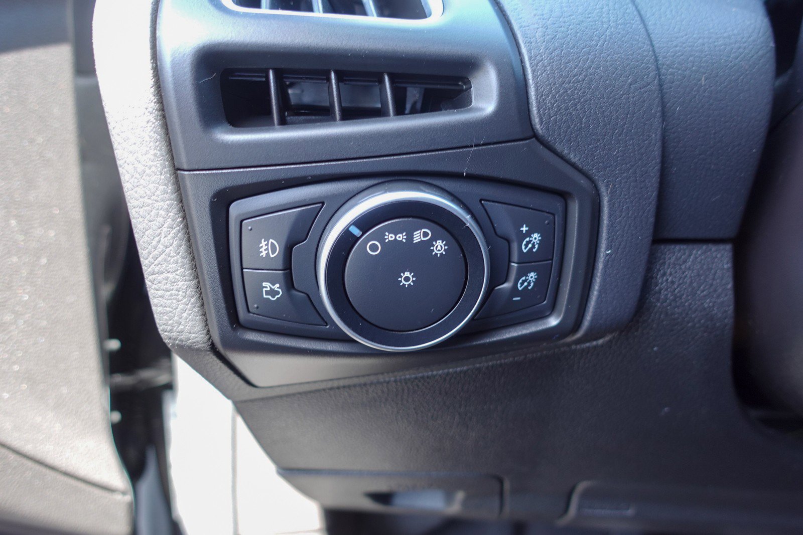 Used 2017 Ford Focus ST image 12