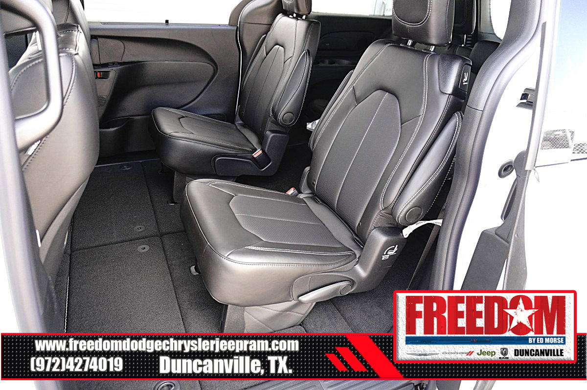 New 2027 Chrysler Pacifica Select w/ Family Tech Group FWD image 14
