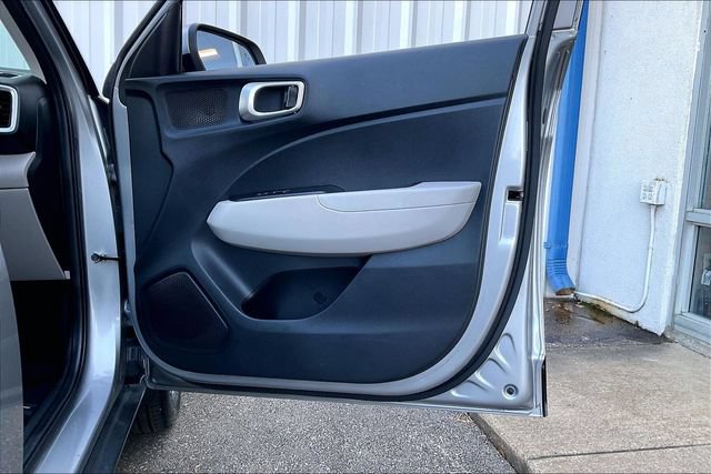 Certified 2024 Hyundai Venue SEL FWD image 24
