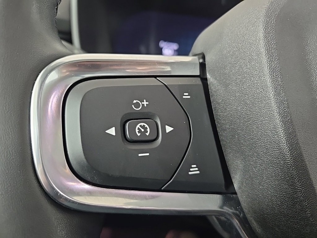 Certified 2023 Volvo XC40 B5 Plus w/ Protection Package Premier image 25