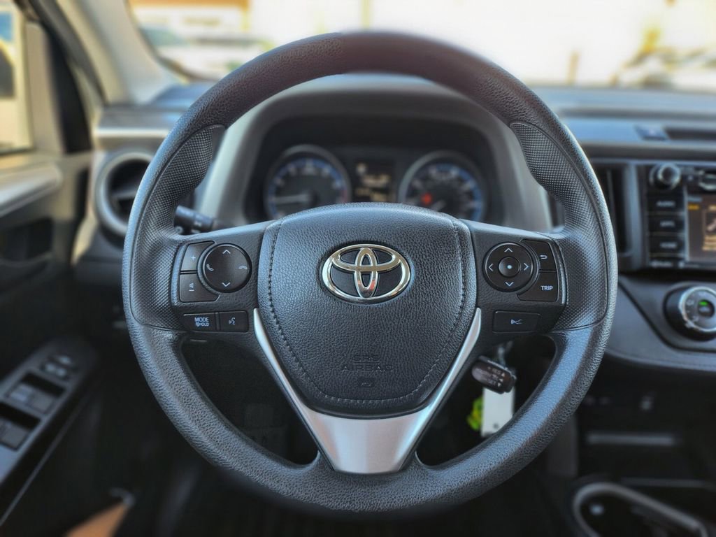 Used 2018 Toyota RAV4 LE image 16