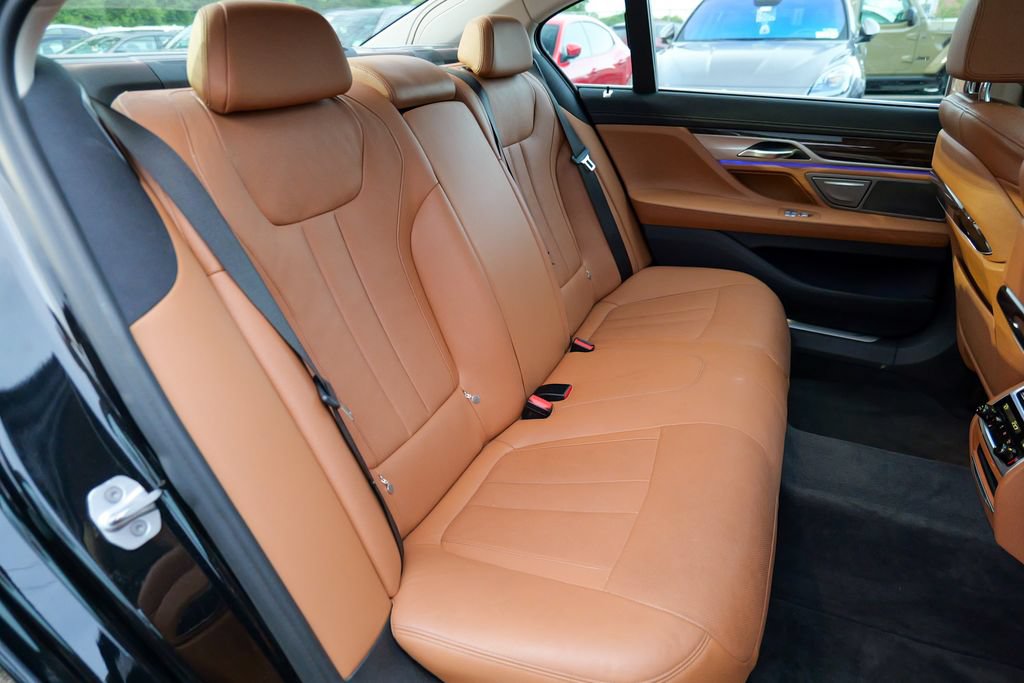Used 2018 BMW 740i xDrive AWD/4WD image 32