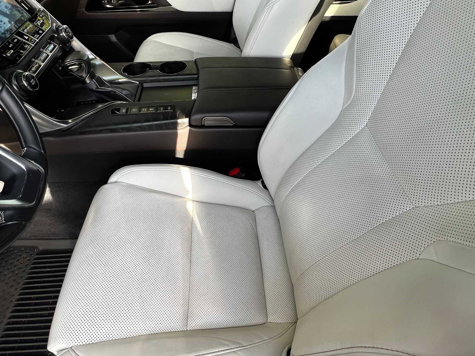 Used 2022 Lexus LX 600 4WD w/ Appearance Package image 16