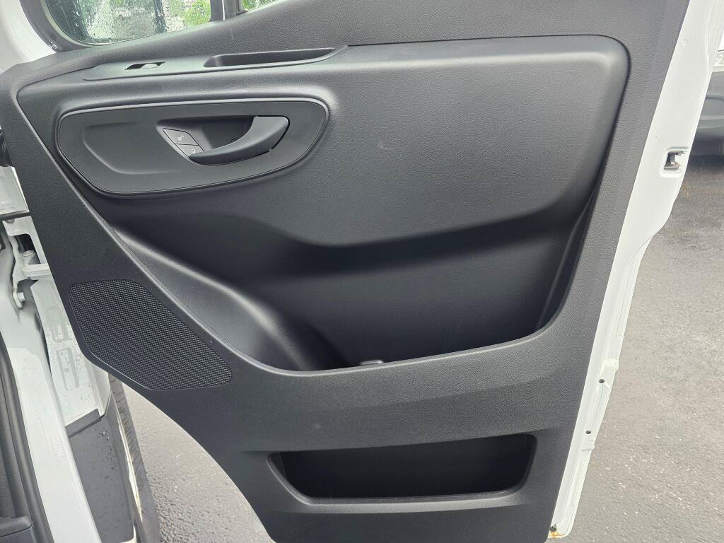 New 2025 Mercedes-Benz eSprinter 170 Cargo image 26
